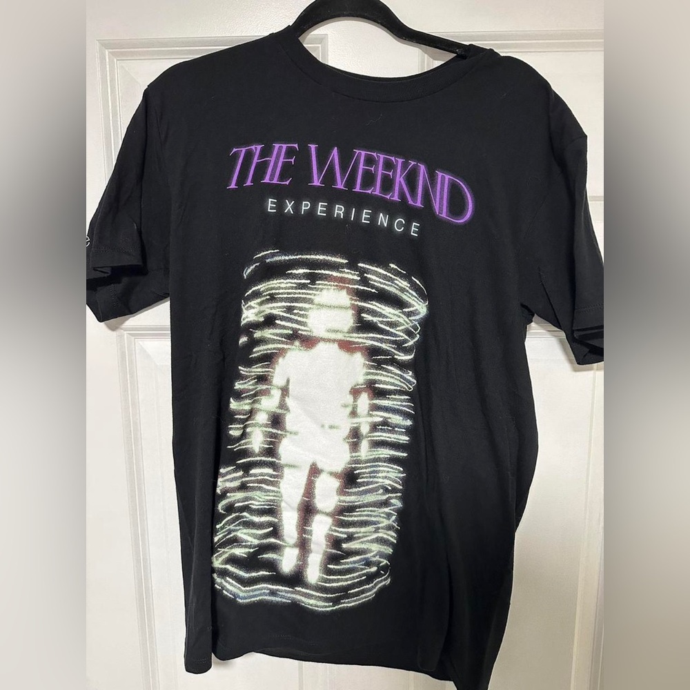 The Weeknd Original TikTok shirt. M.